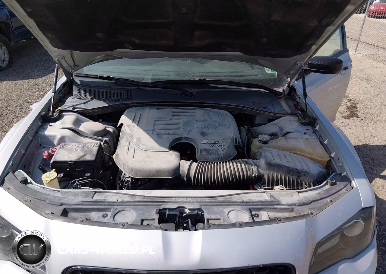 2020 Chrysler 300 Touring VIN:2C3CCAAG0LH168621 - 10
