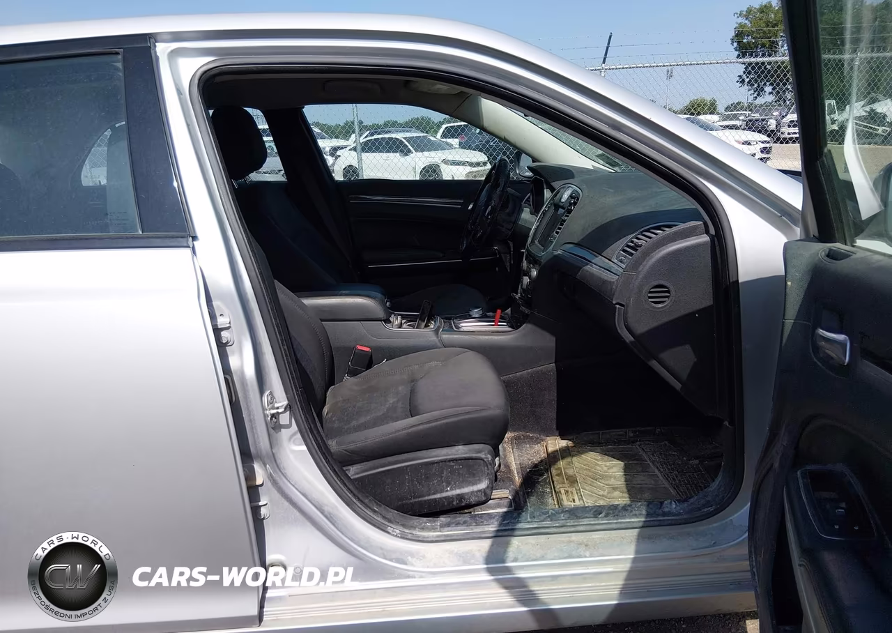 2020 Chrysler 300 Touring VIN:2C3CCAAG0LH168621 - 5