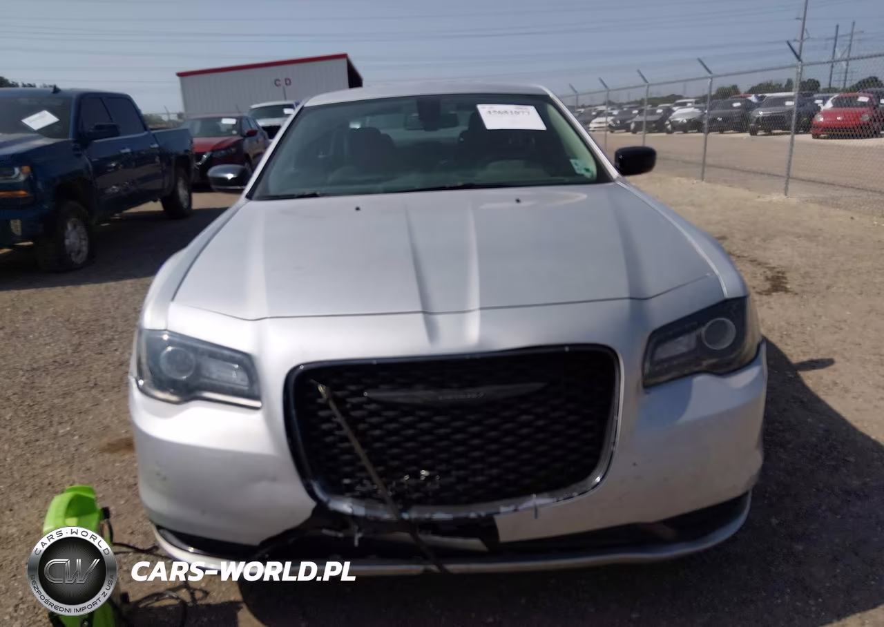 2020 Chrysler 300 Touring VIN:2C3CCAAG0LH168621 - 6