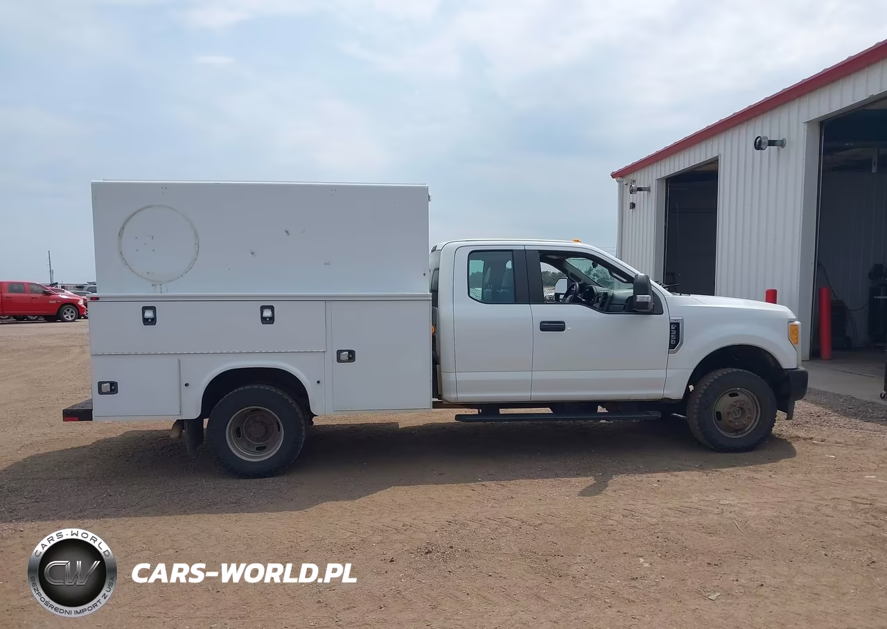 2017 Ford F-350 Chassis Xl VIN:1FD8X3H68HED60538 - 13
