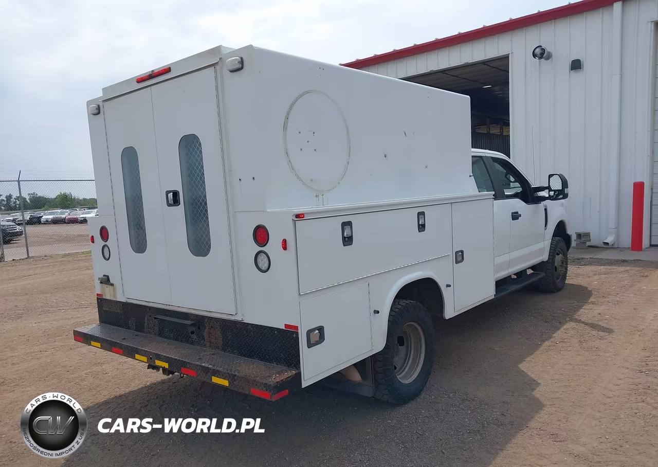 2017 Ford F-350 Chassis Xl VIN:1FD8X3H68HED60538 - 4