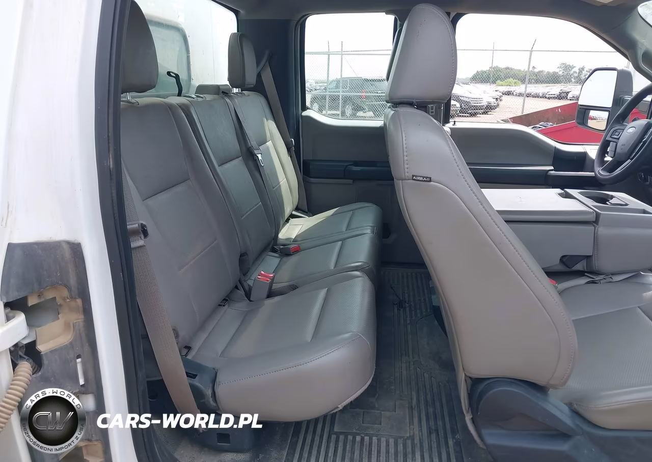 2017 Ford F-350 Chassis Xl VIN:1FD8X3H68HED60538 - 8