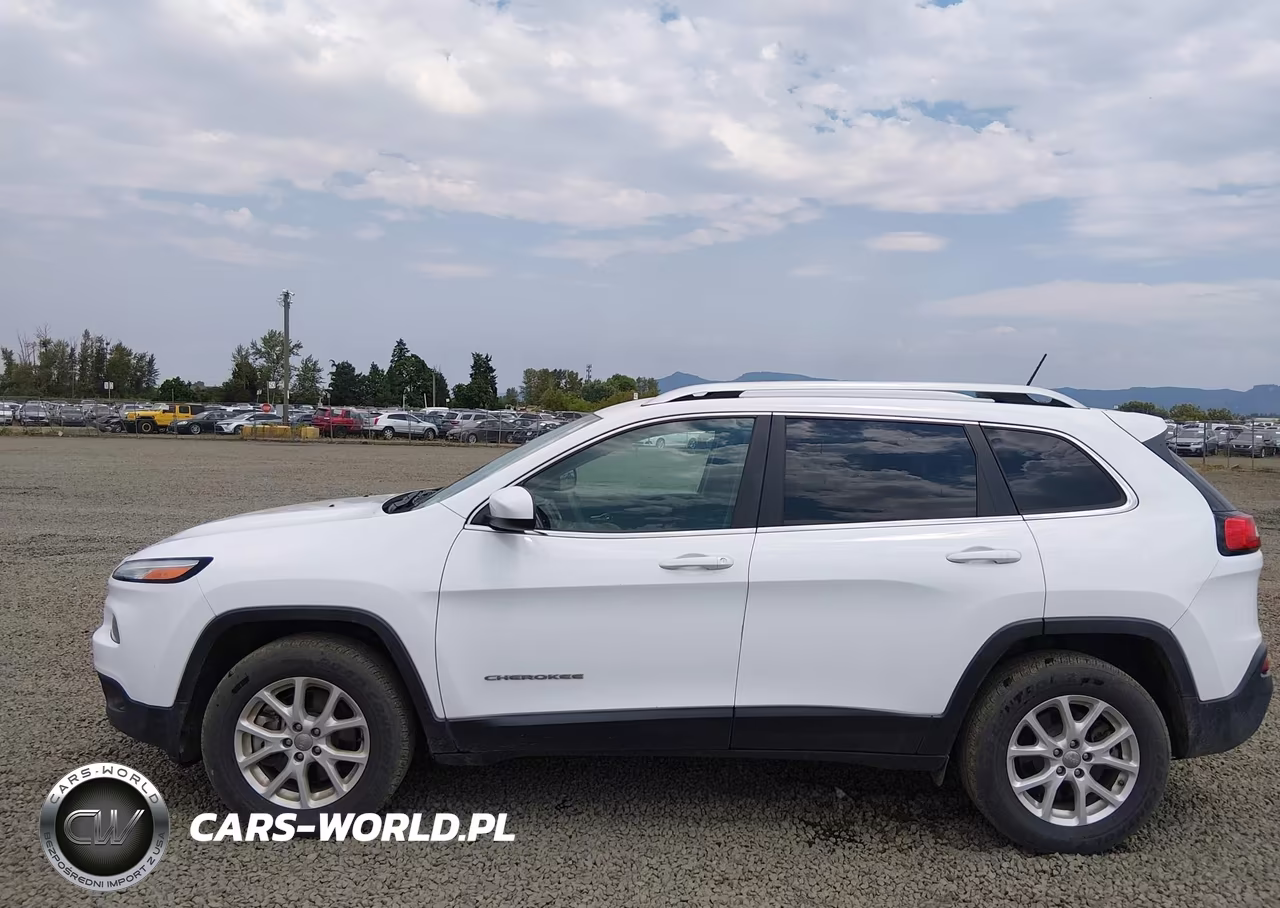 2018 Jeep Cherokee Latitude 4X4 VIN:1C4PJMCB0JD528650 - 15