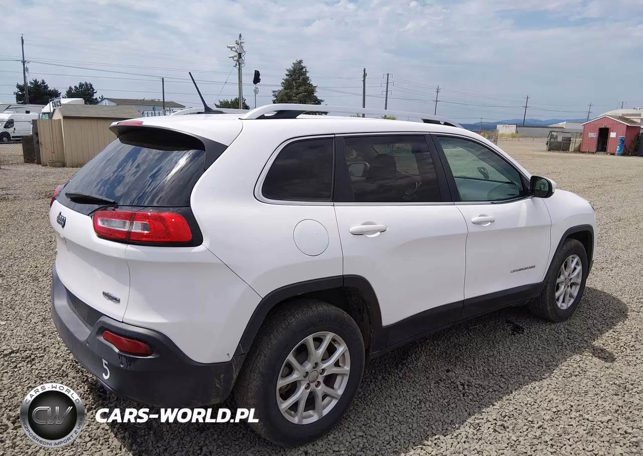 2018 Jeep Cherokee Latitude 4X4 VIN:1C4PJMCB0JD528650 - 4