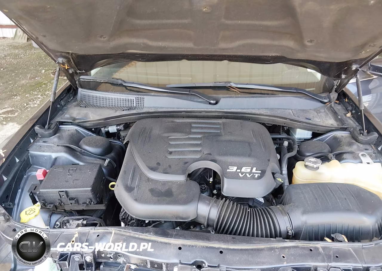 2019 Chrysler 300 Touring L VIN:2C3CCAAG9KH616997 - 10