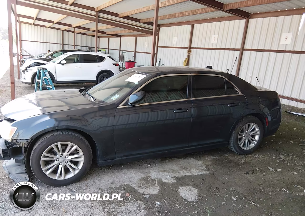 2019 Chrysler 300 Touring L VIN:2C3CCAAG9KH616997 - 14