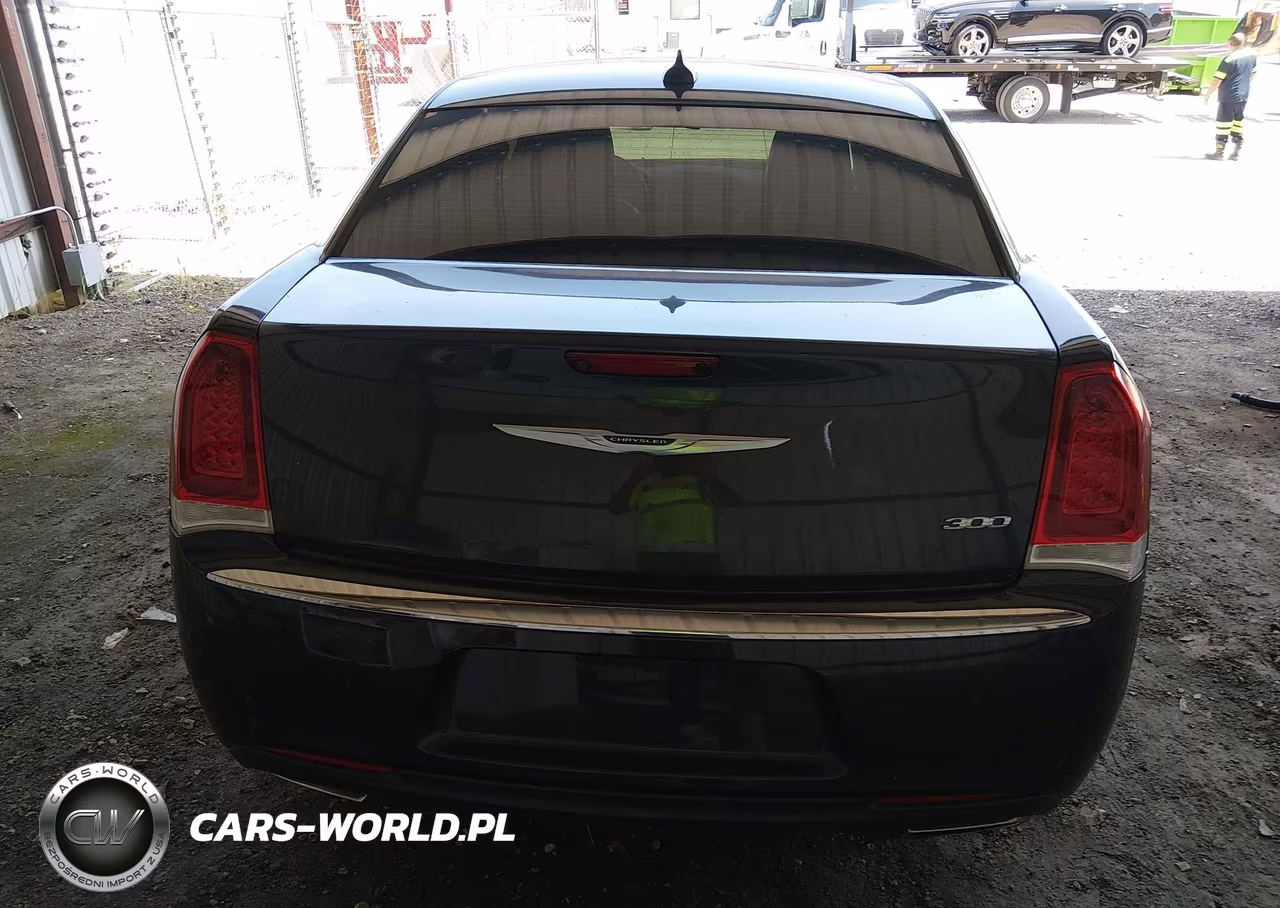 2019 Chrysler 300 Touring L VIN:2C3CCAAG9KH616997 - 16
