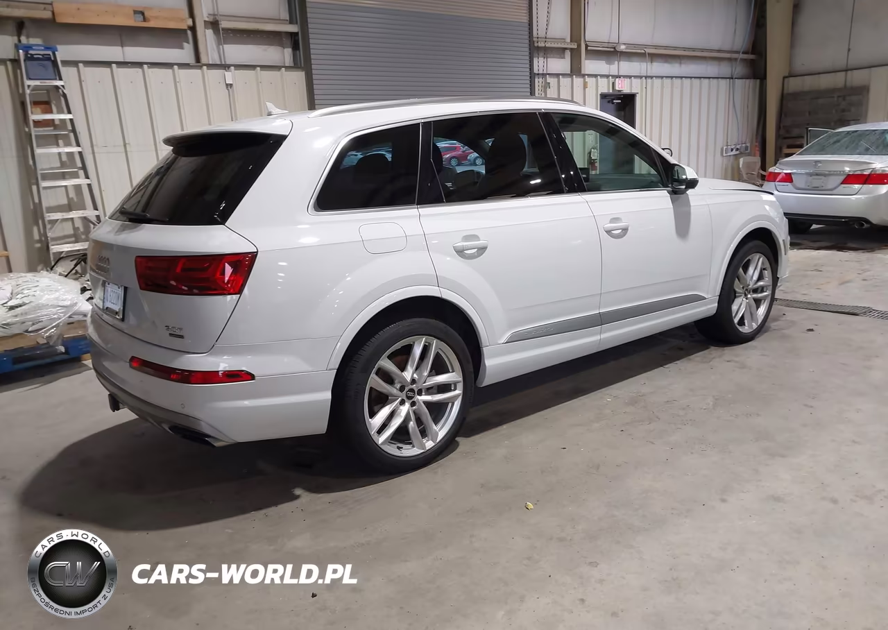 2017 Audi Q7 3.0T Premium VIN:WA1VAAF76HD046332 - 4