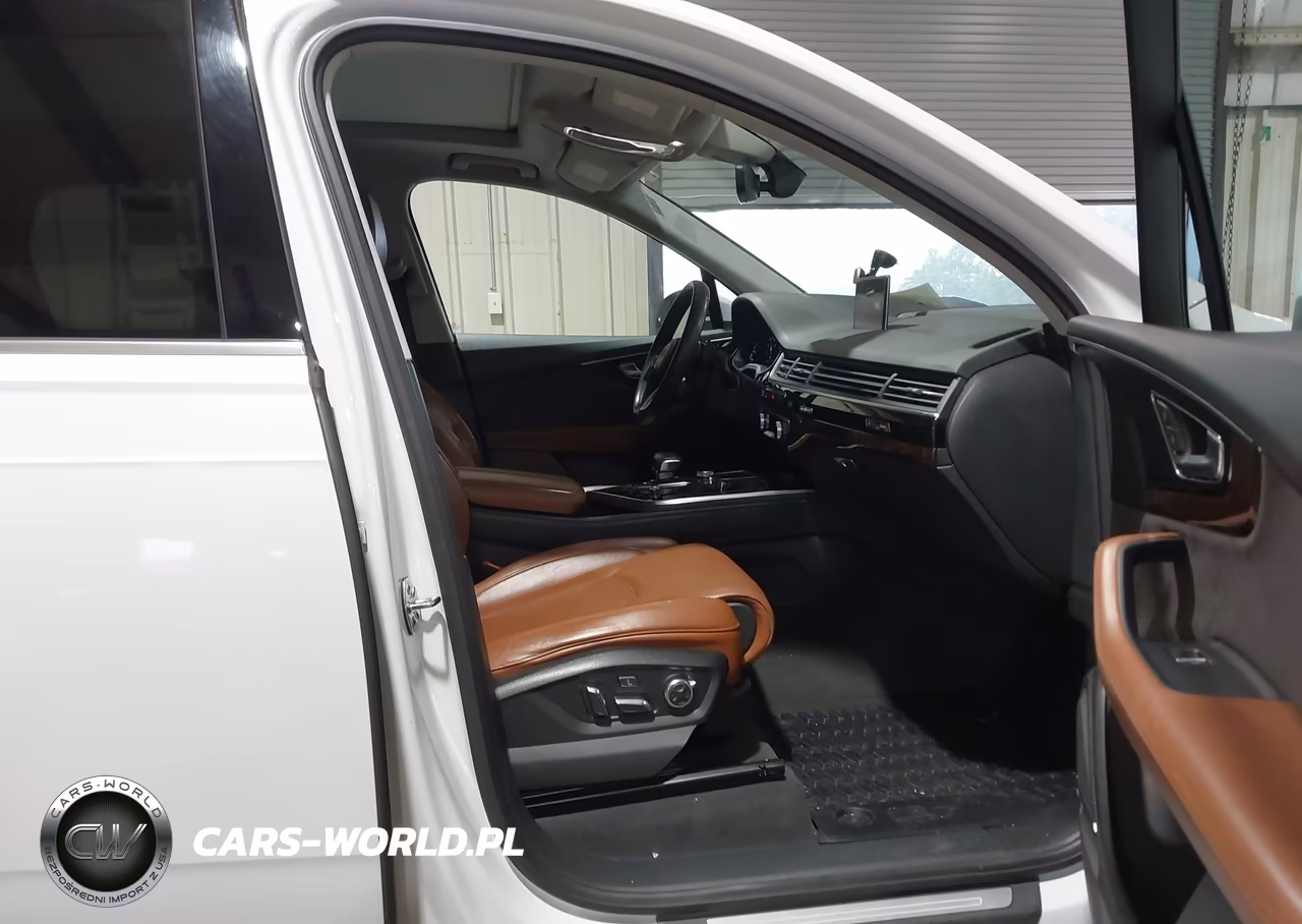 2017 Audi Q7 3.0T Premium VIN:WA1VAAF76HD046332 - 5