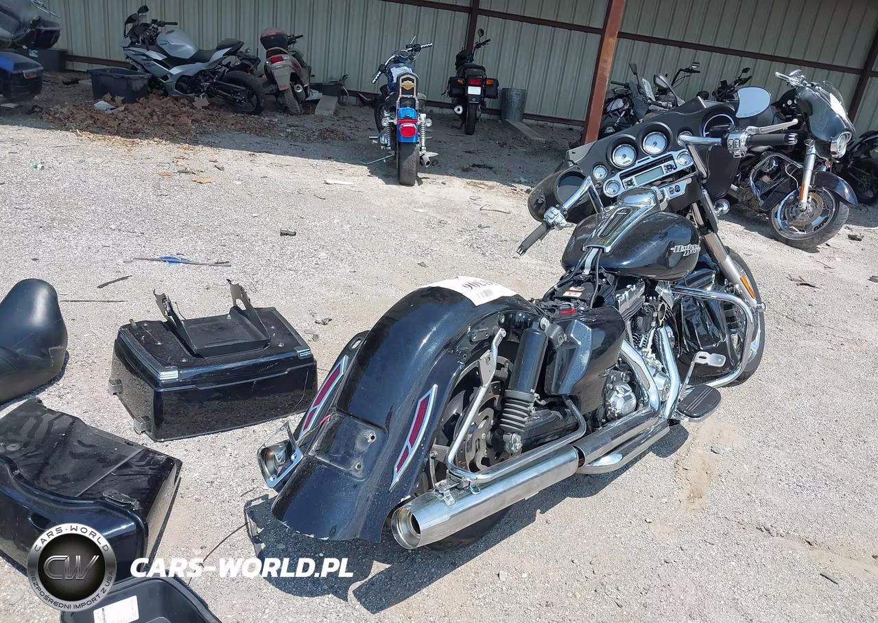 2013 Harley-Davidson Flhx Street Glide VIN:1HD1KBM16DB605629 - 4