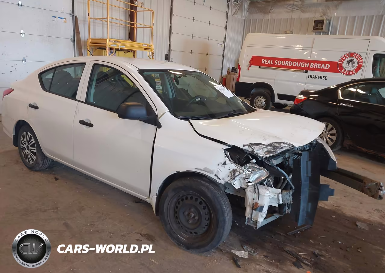 2015 Nissan Versa 1.6 S – zdjęcie 1 z 16