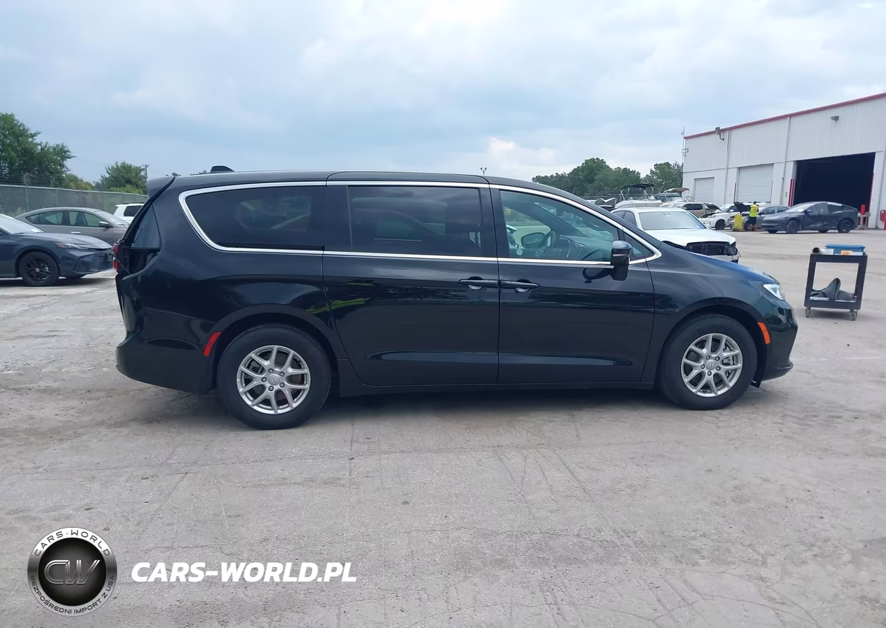 2026 Chrysler Pacifica Select VIN:2C4RC1BG4TR160438 - 13