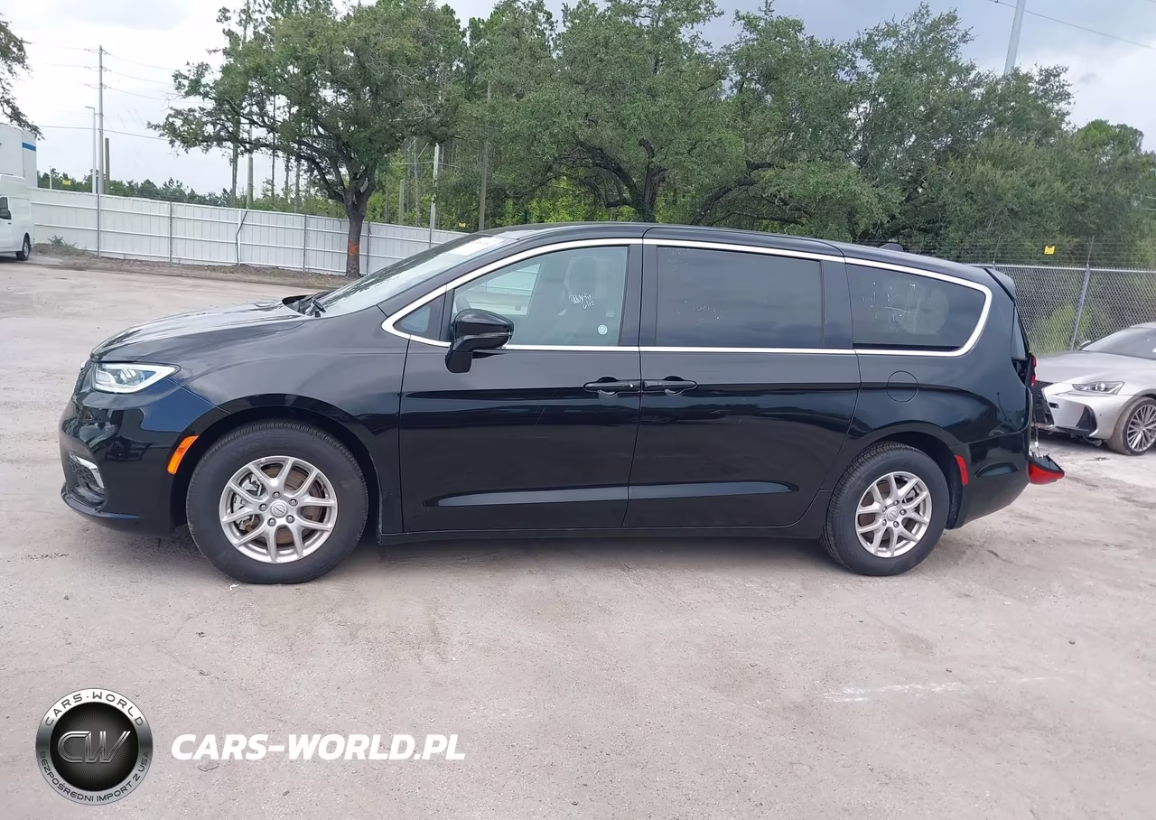 2026 Chrysler Pacifica Select VIN:2C4RC1BG4TR160438 - 14
