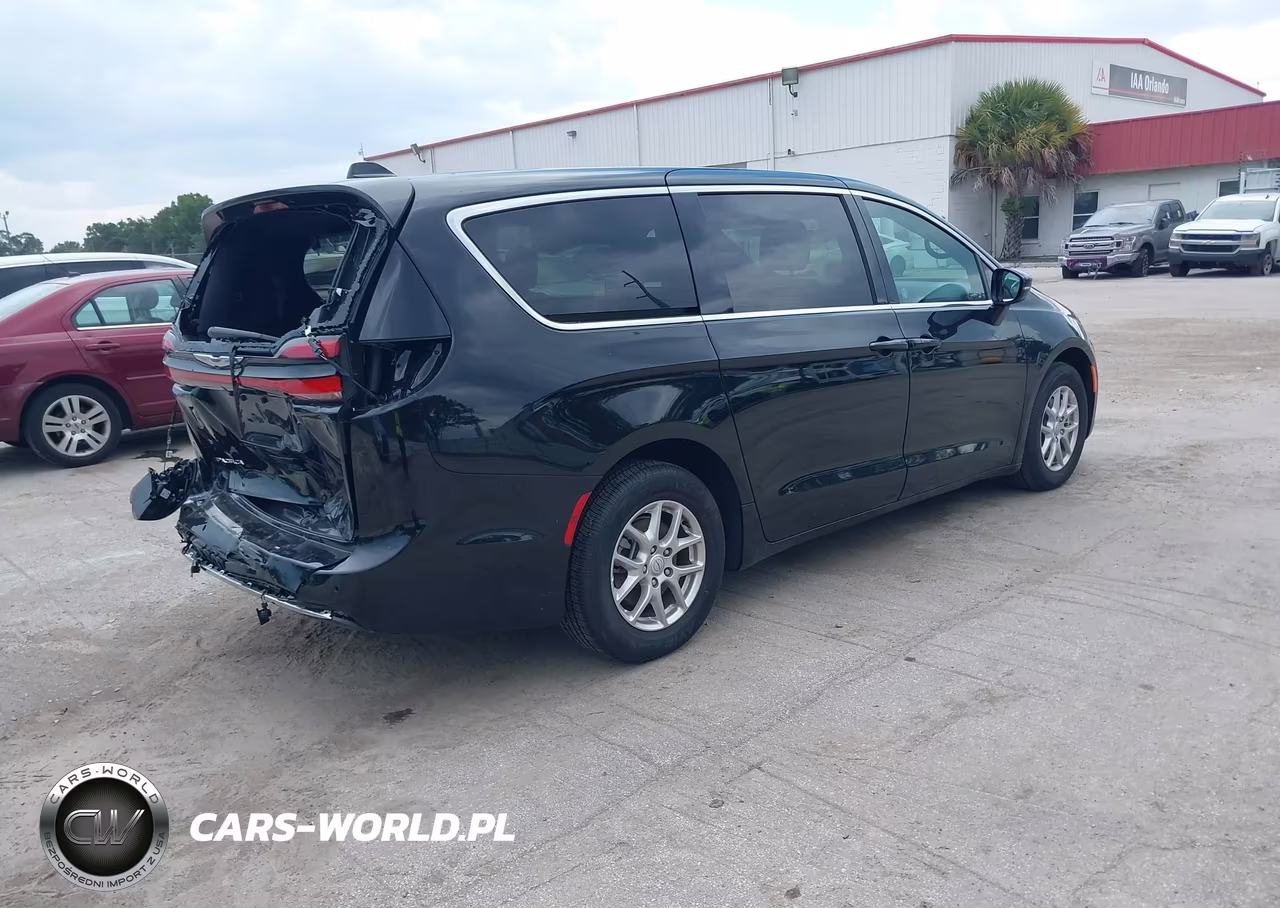 2026 Chrysler Pacifica Select VIN:2C4RC1BG4TR160438 - 4