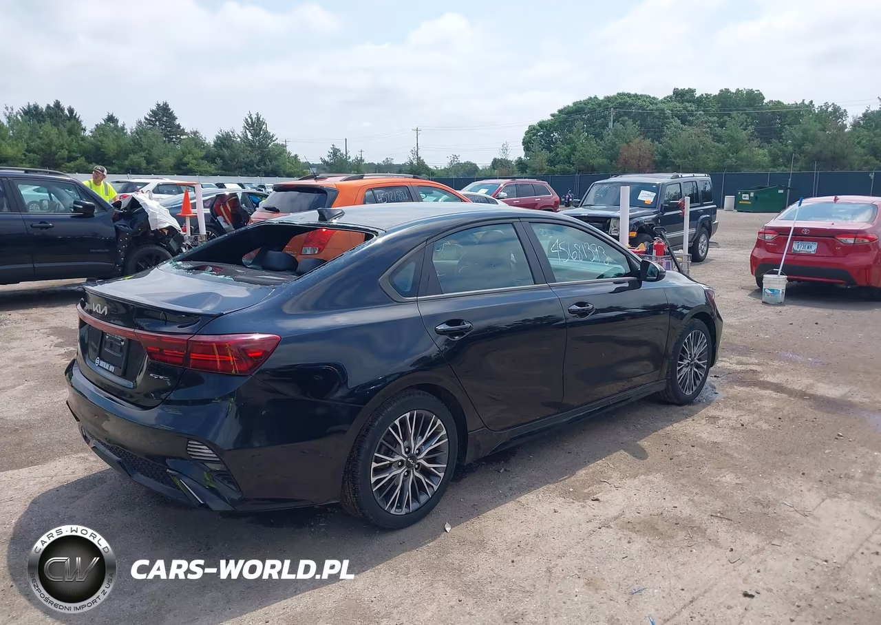 2022 Kia Forte Gt-Line VIN:3KPF54AD0NE438455 - 4