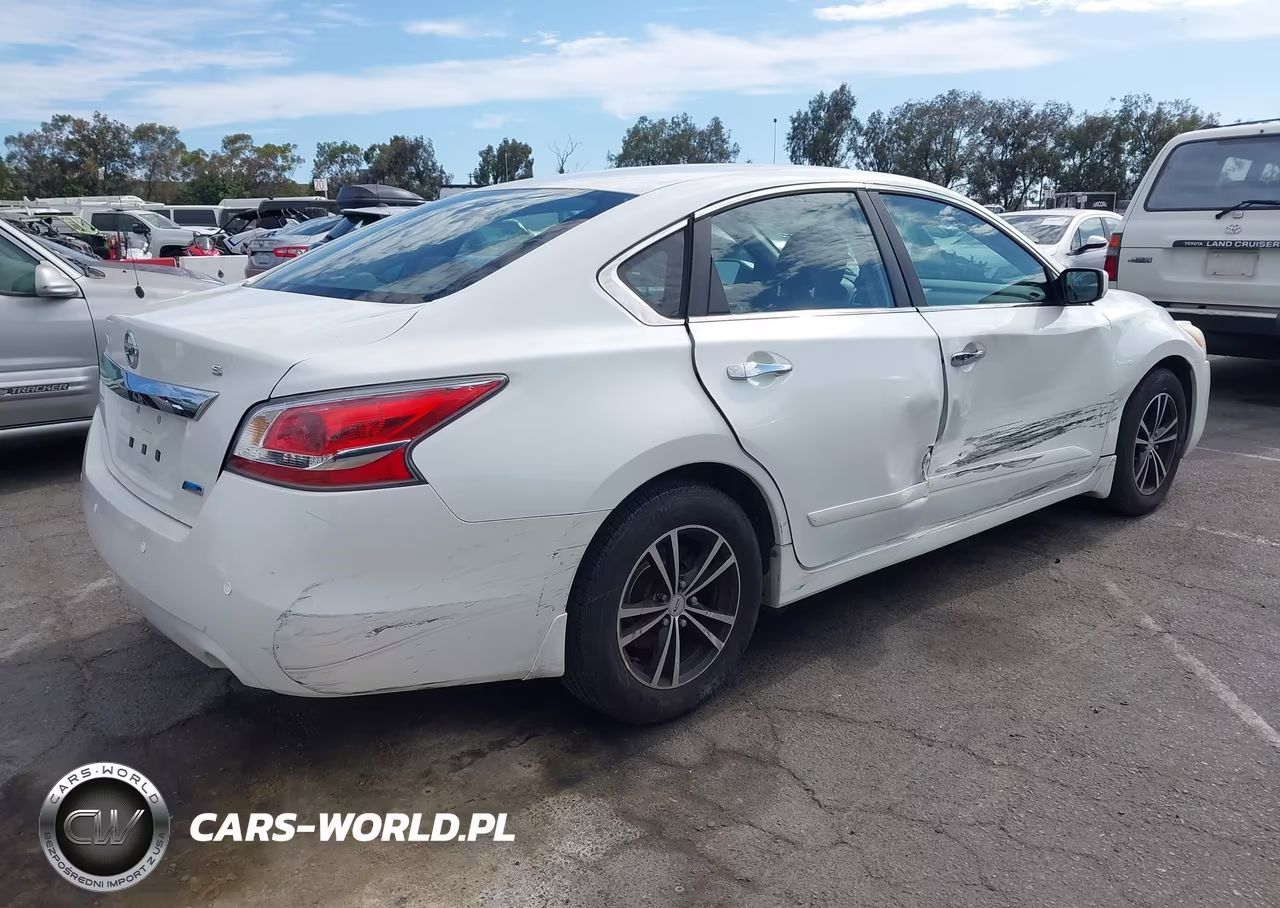 2014 Nissan Altima 2.5 S VIN:1N4AL3AP8EN378012 - 4