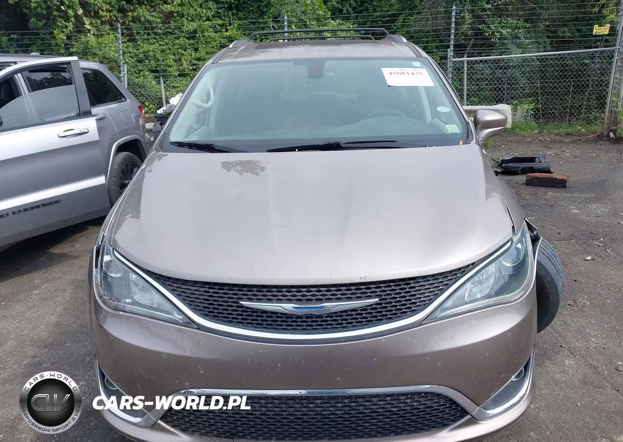 2018 Chrysler Pacifica Touring L Plus VIN:2C4RC1EG1JR189033 - 12