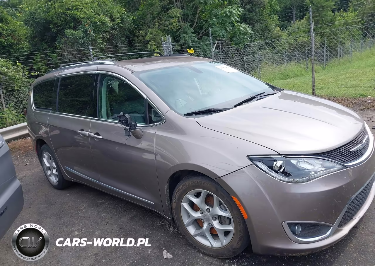 2018 Chrysler Pacifica Touring L Plus VIN:2C4RC1EG1JR189033 - 13