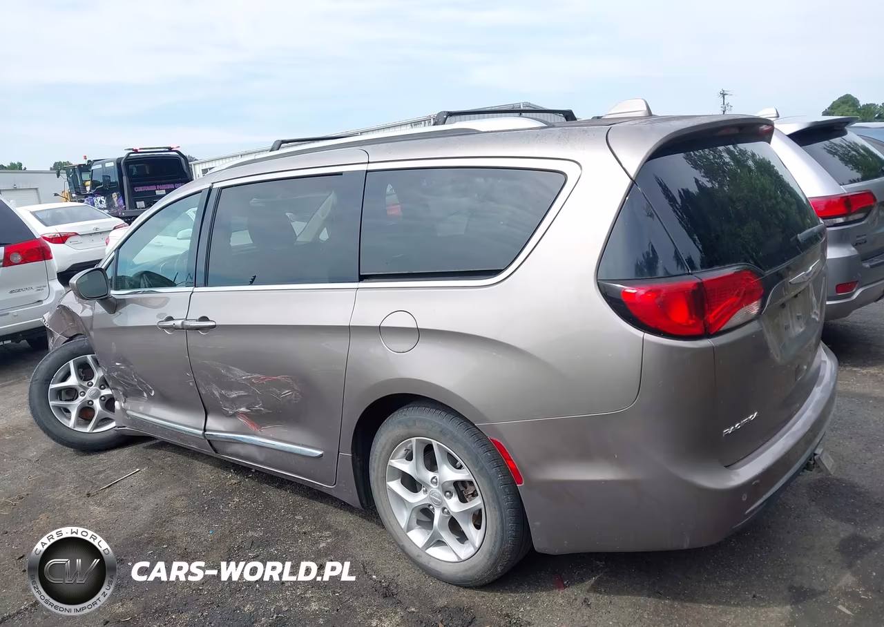 2018 Chrysler Pacifica Touring L Plus VIN:2C4RC1EG1JR189033 - 14