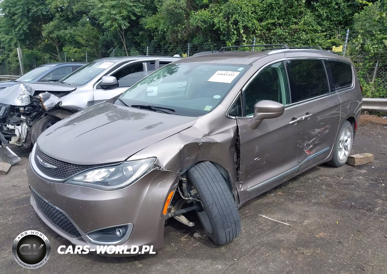 2018 Chrysler Pacifica Touring L Plus VIN:2C4RC1EG1JR189033 - 2