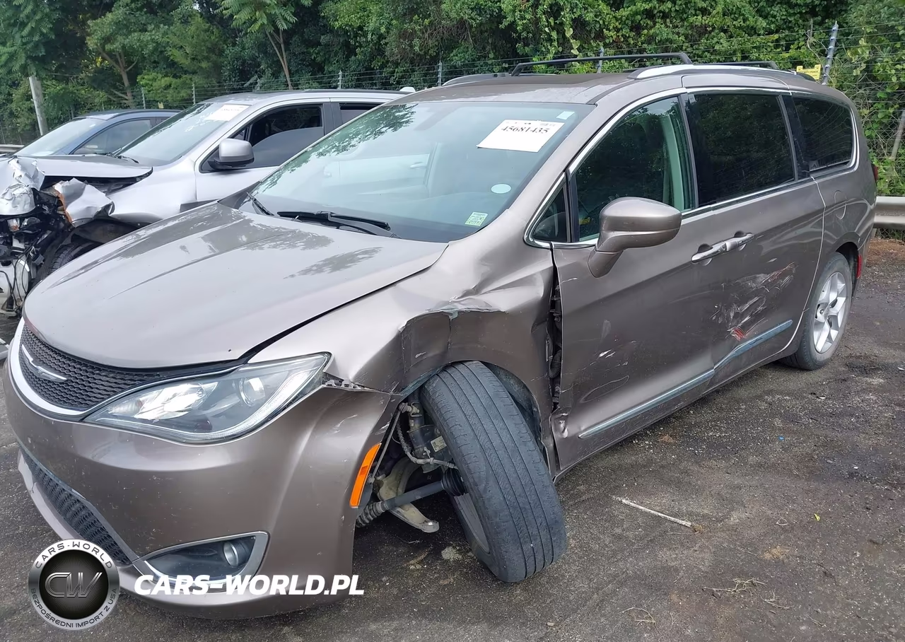 2018 Chrysler Pacifica Touring L Plus VIN:2C4RC1EG1JR189033 - 6