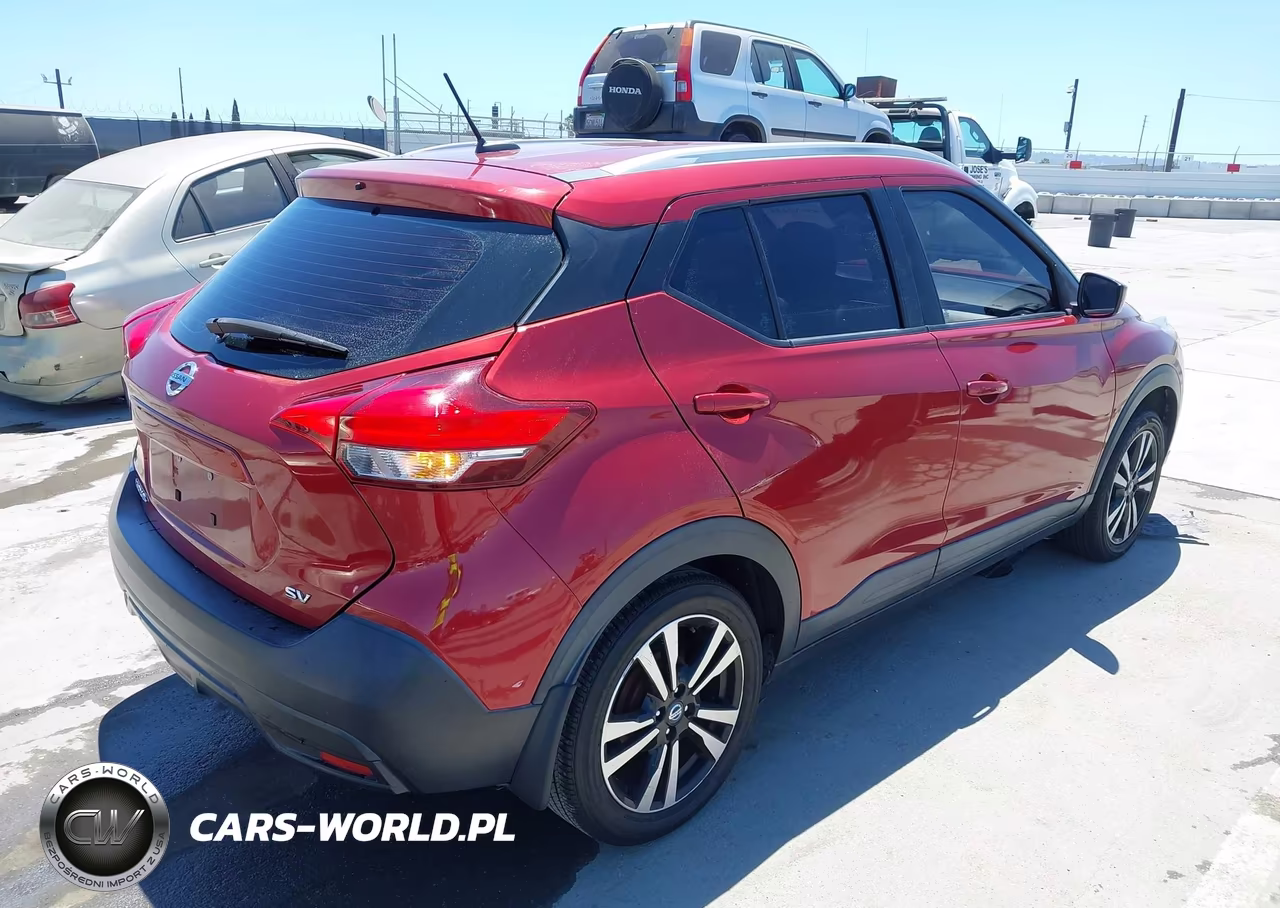 2018 Nissan Kicks Sv VIN:3N1CP5CU7JL538528 - 4