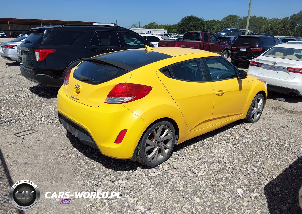 2016 Hyundai Veloster VIN:KMHTC6AD7GU279910 - 4