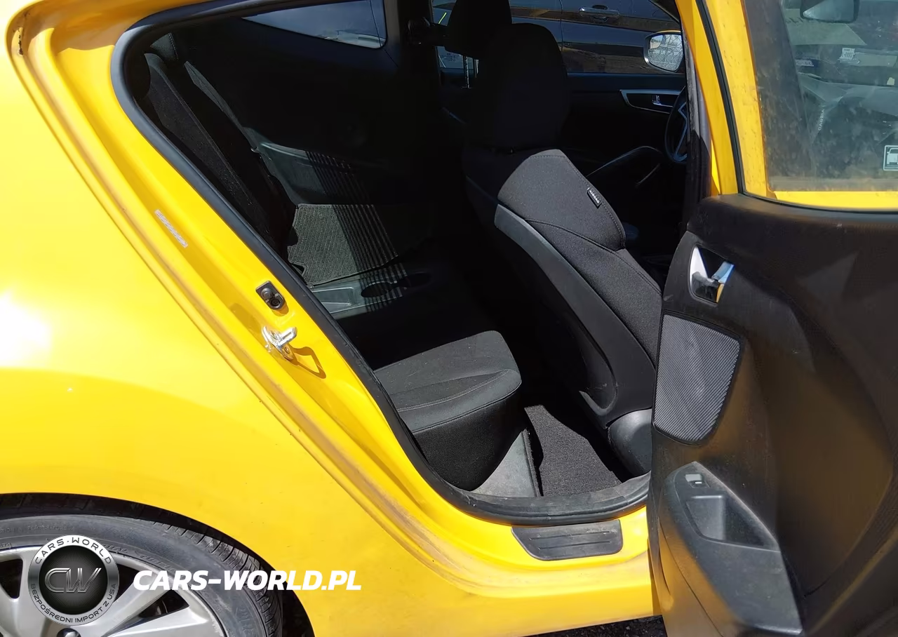 2016 Hyundai Veloster VIN:KMHTC6AD7GU279910 - 8