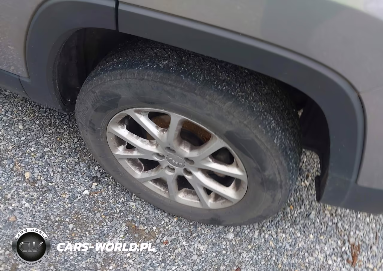 2014 Jeep Cherokee Sport VIN:1C4PJLAB0EW112993 - 12