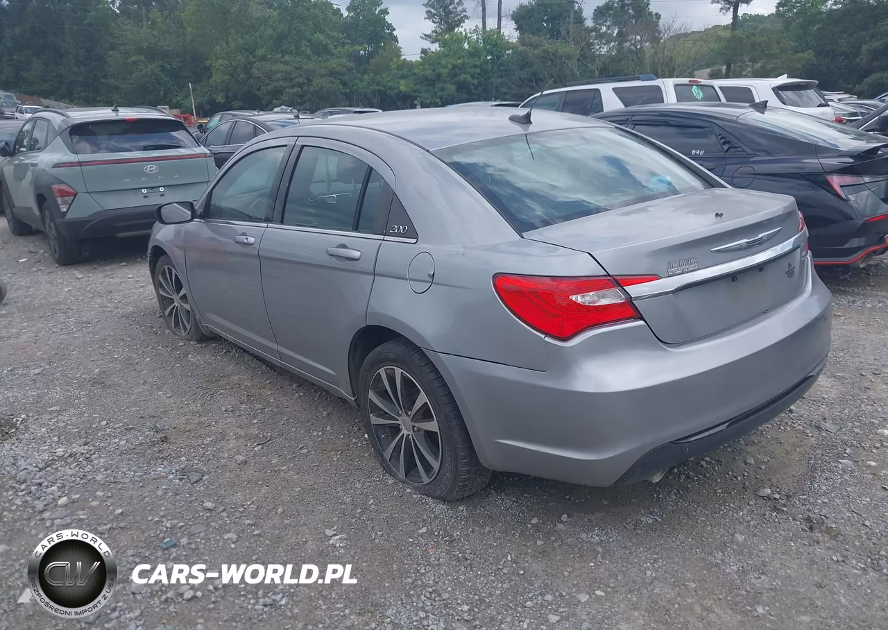 2014 Chrysler 200 Touring VIN:1C3CCBBG2EN183877 - 3