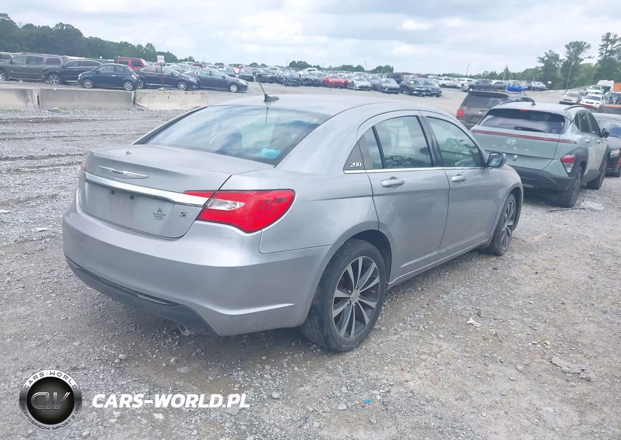 2014 Chrysler 200 Touring VIN:1C3CCBBG2EN183877 - 4