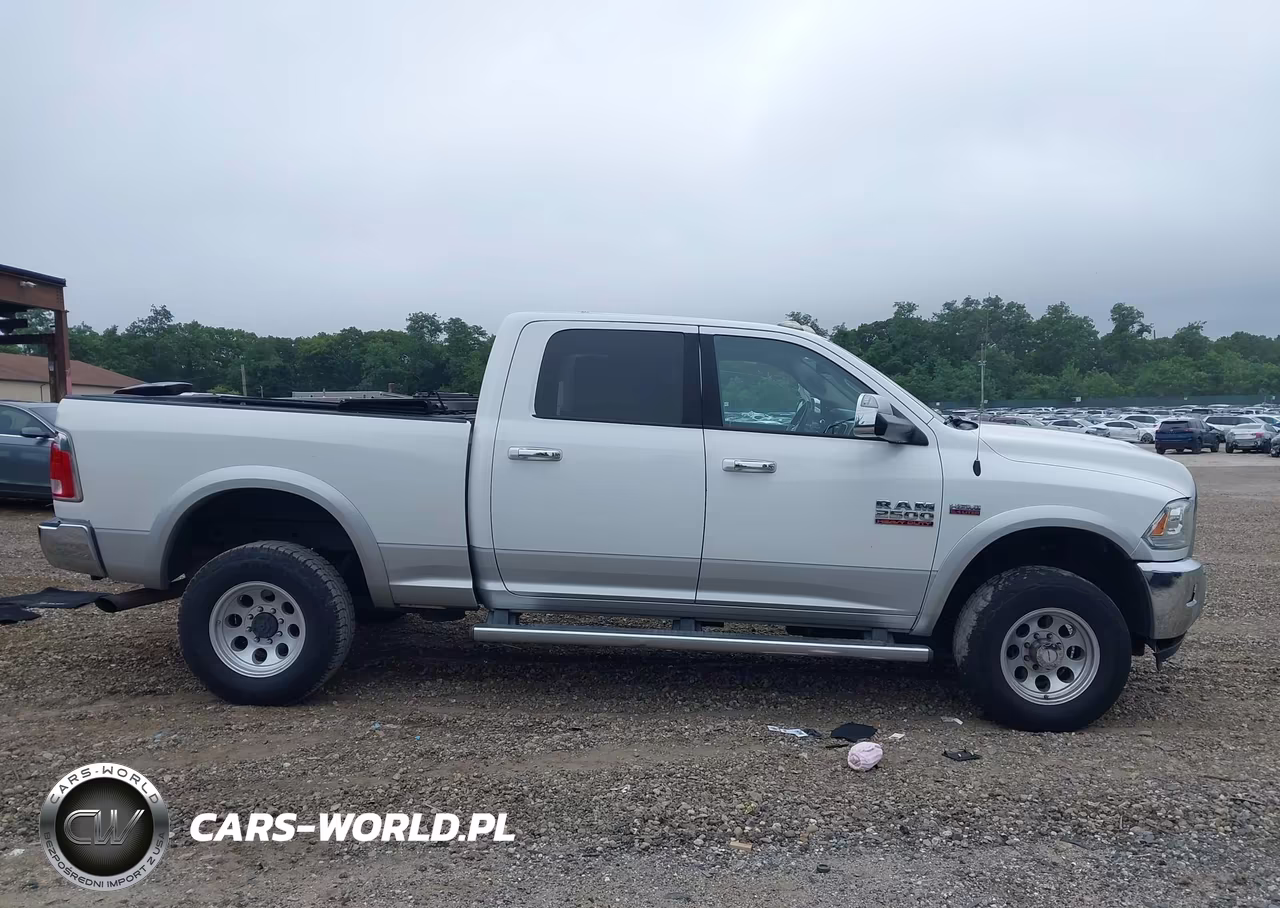 2015 Ram 2500 Laramie VIN:3C6UR5FJ5FG530299 - 13