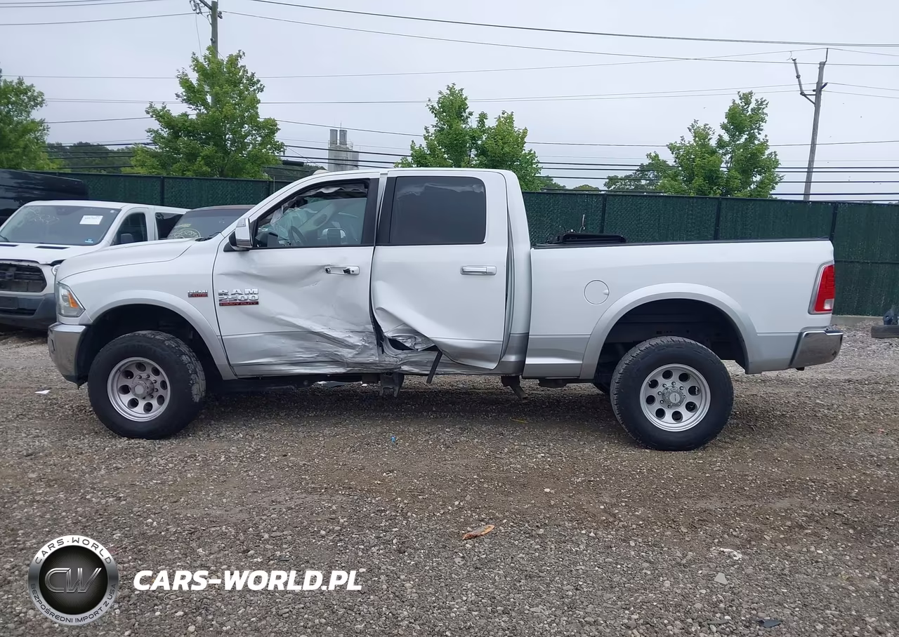 2015 Ram 2500 Laramie VIN:3C6UR5FJ5FG530299 - 14