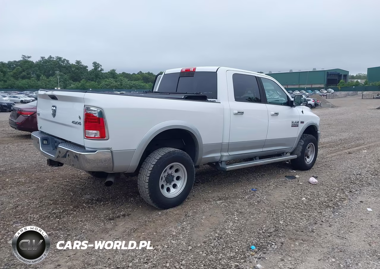 2015 Ram 2500 Laramie VIN:3C6UR5FJ5FG530299 - 4