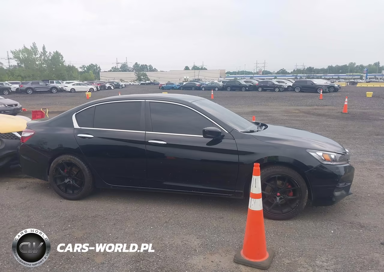 2015 Honda Accord Sport VIN:1HGCR2F54FA165801 - 13