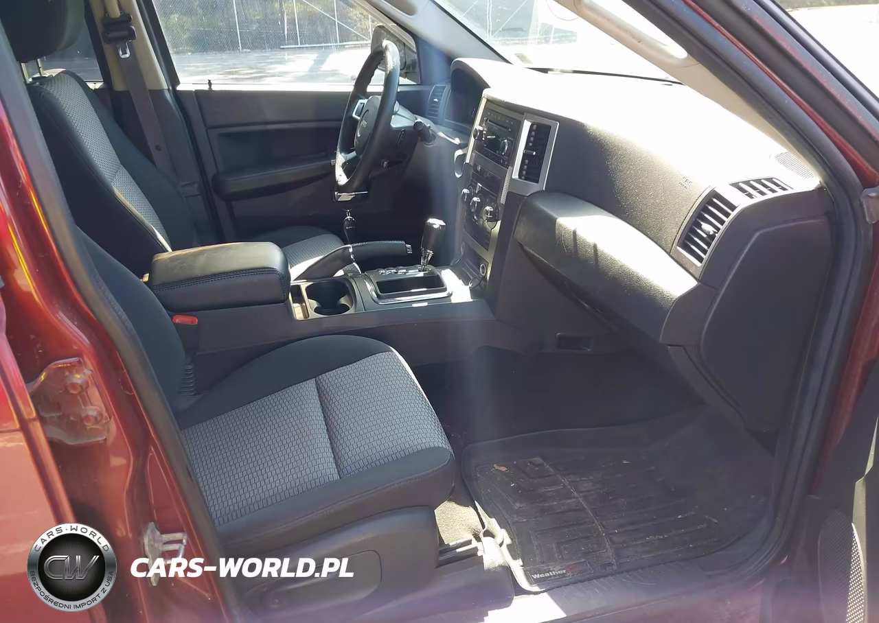 2009 Jeep Grand Cherokee Laredo VIN:1J8GR48K29C526121 - 5
