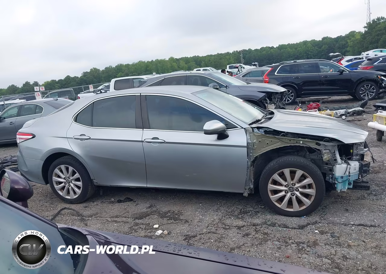2020 Toyota Camry Le VIN:4T1C11AK2LU912962 - 14