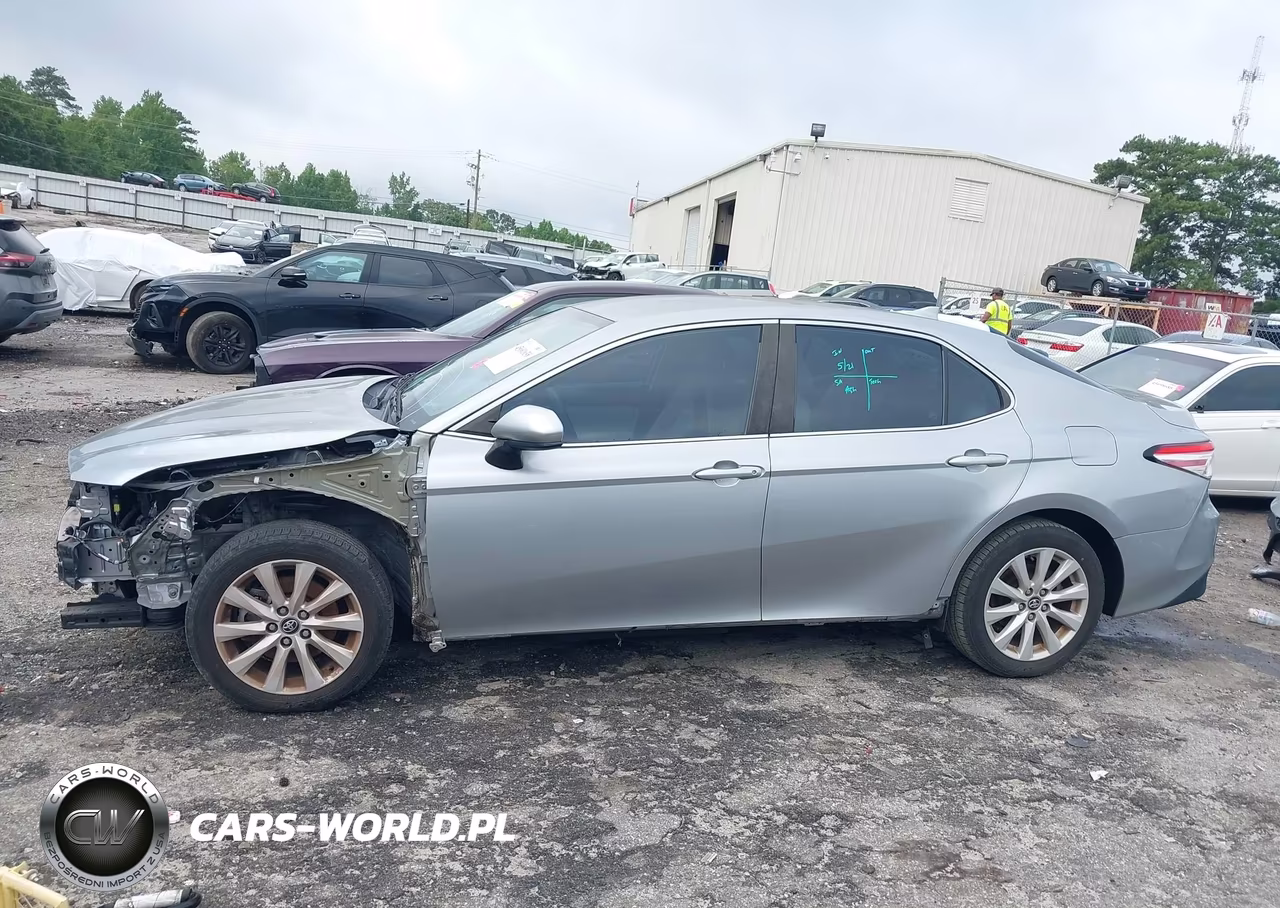 2020 Toyota Camry Le VIN:4T1C11AK2LU912962 - 15