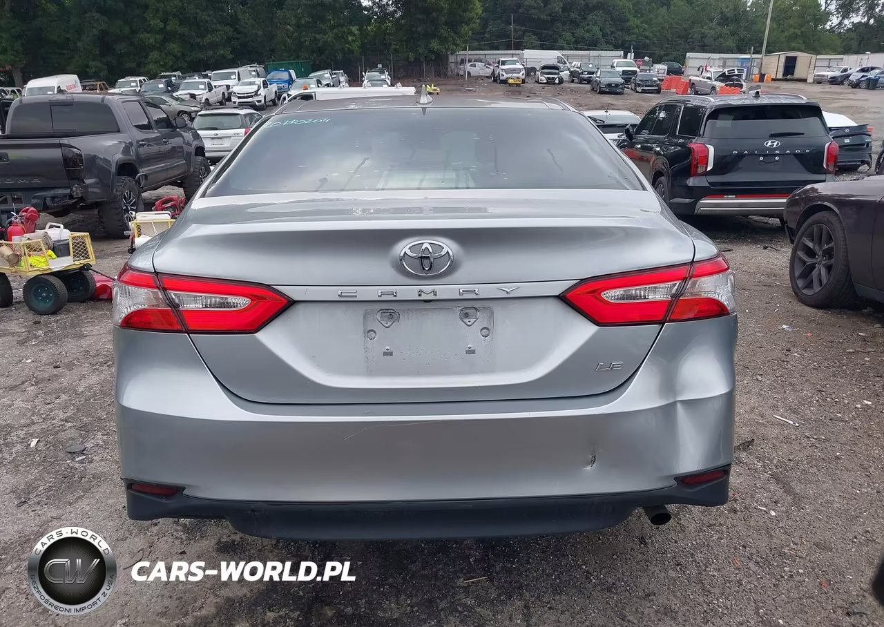 2020 Toyota Camry Le VIN:4T1C11AK2LU912962 - 17