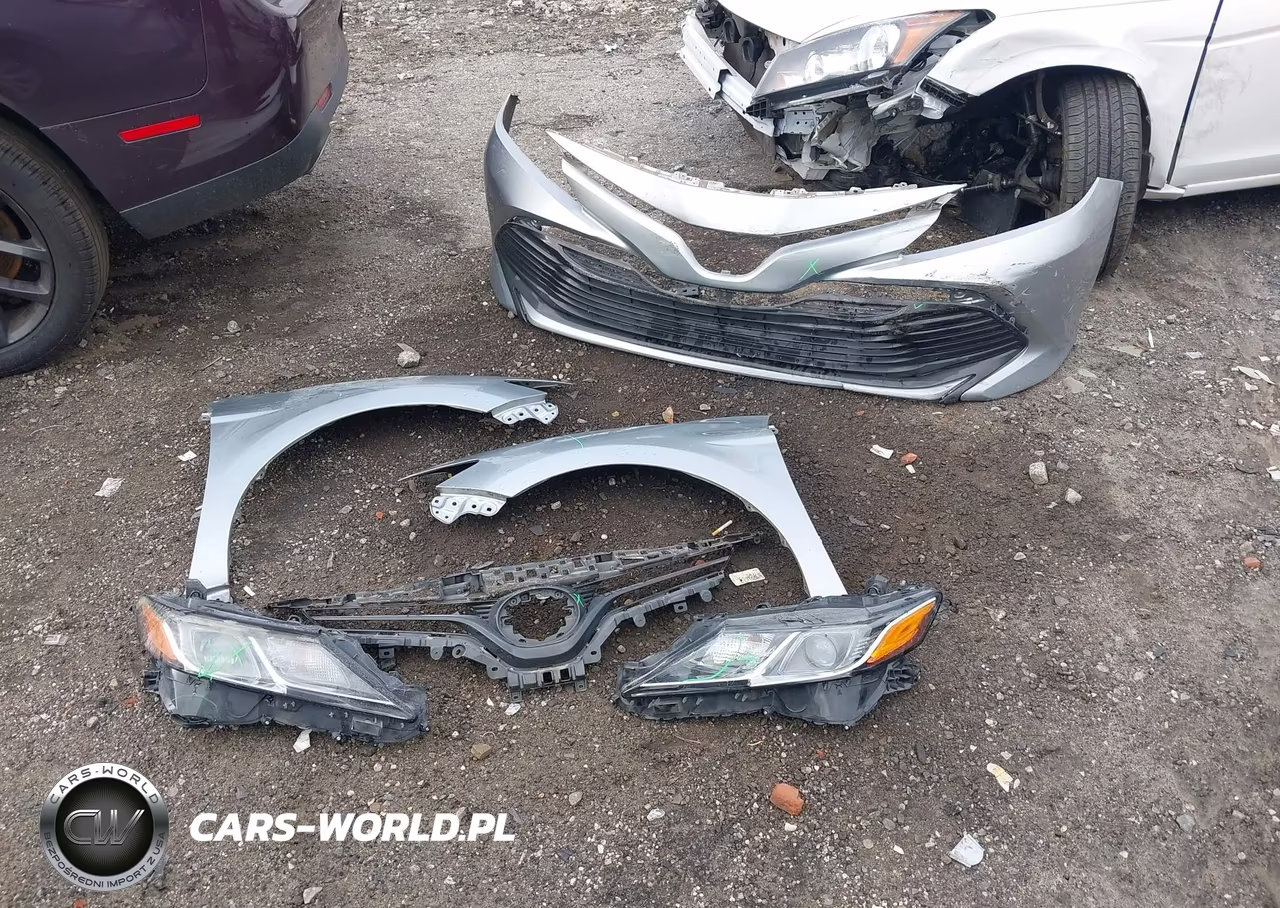 2020 Toyota Camry Le VIN:4T1C11AK2LU912962 - 18