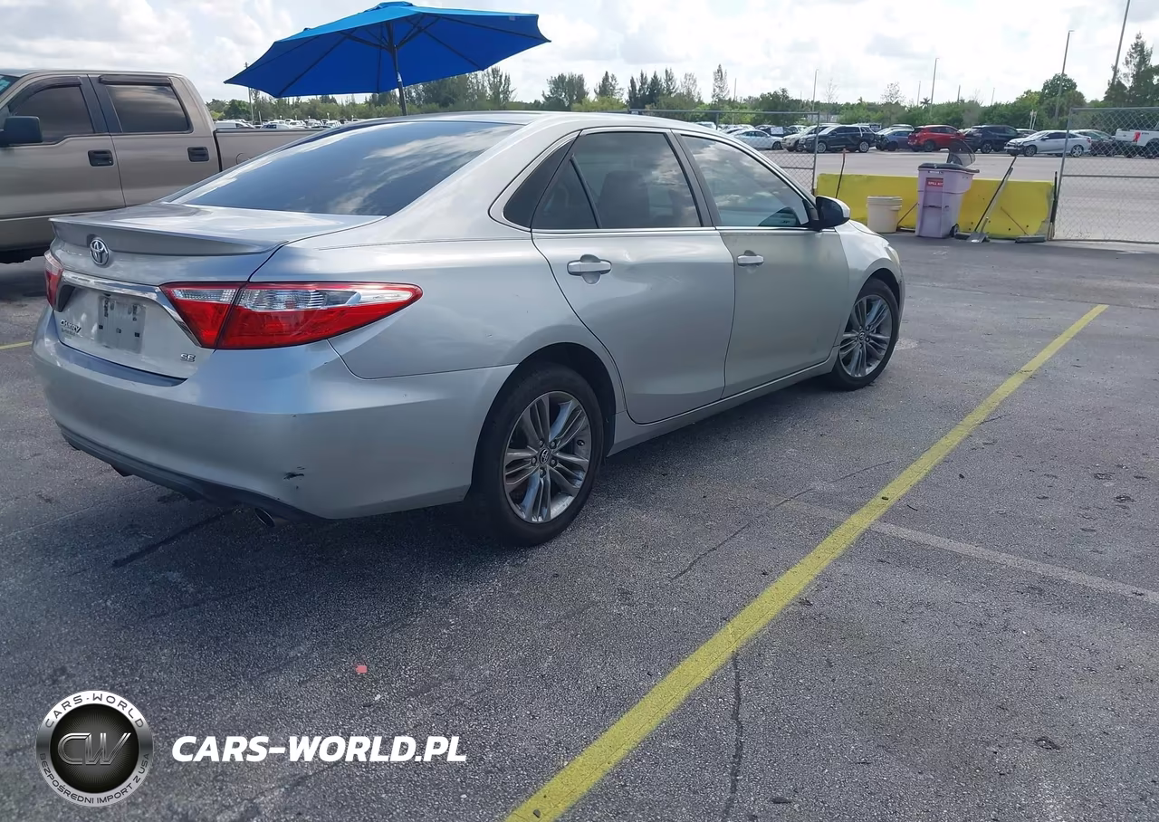 2016 Toyota Camry Se VIN:4T1BF1FK3GU555478 - 4