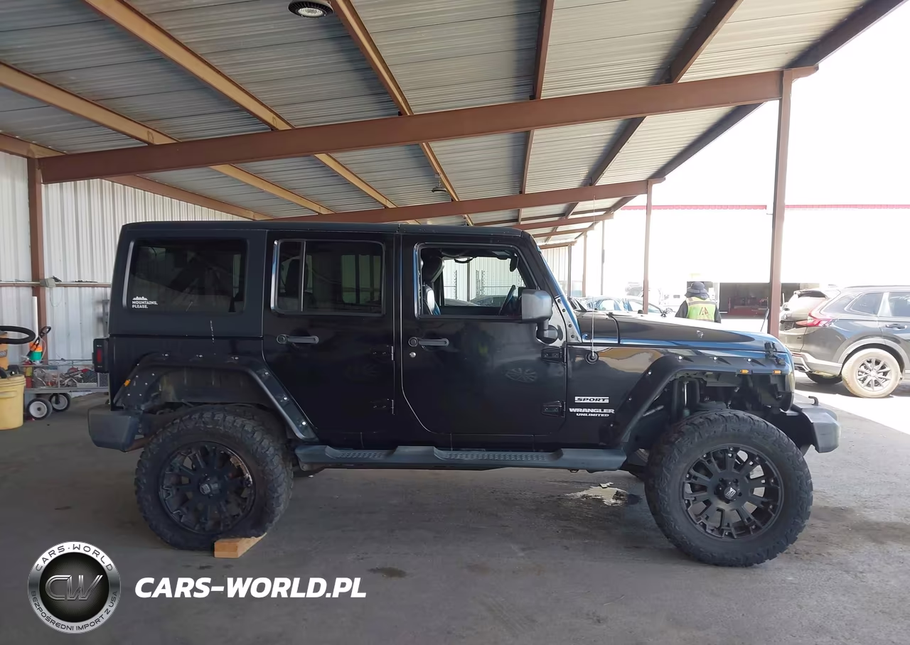 2013 Jeep Wrangler Unlimited Sport VIN:1C4BJWDG5DL577580 - 13