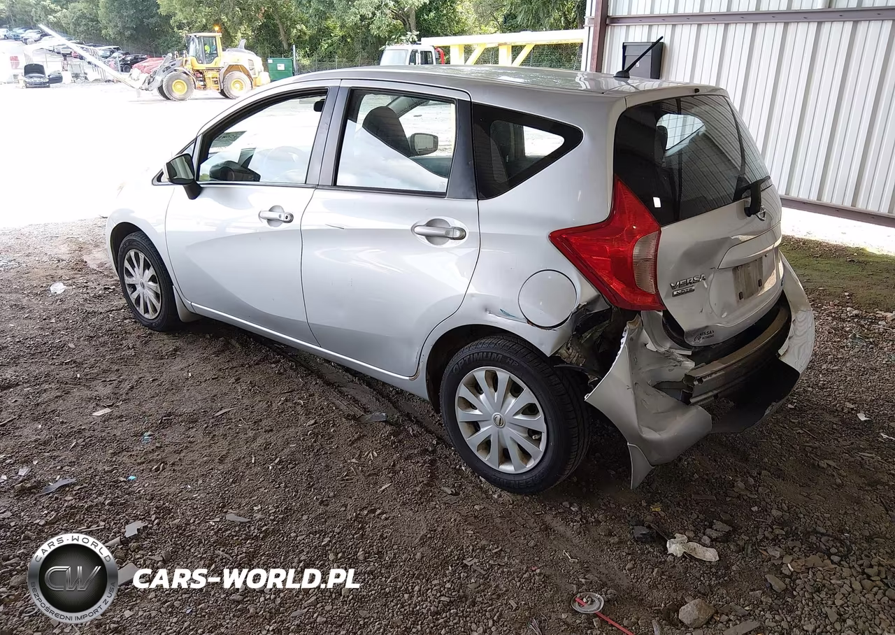 2015 Nissan Versa Note S Plus VIN:3N1CE2CP9FL400852 - 3