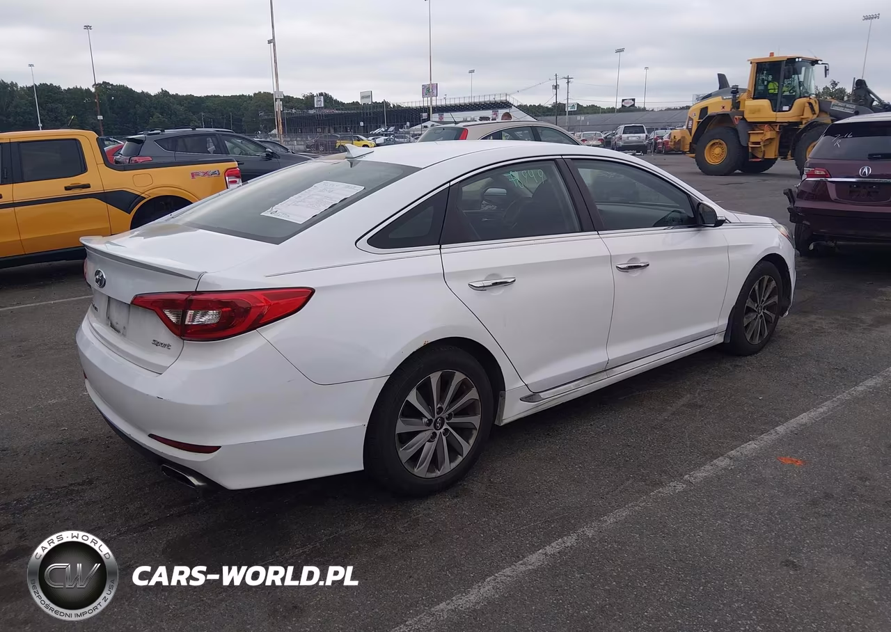 2015 Hyundai Sonata Sport VIN:5NPE34AF1FH209783 - 4