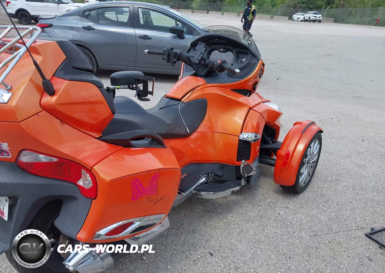 2015 Can-Am Spyder Roadster Rt-Rt-S-S Series-Ltd VIN:2BXNBDD20FV005384 - 4