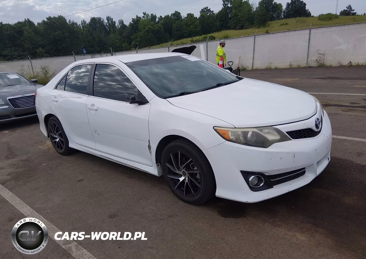 2013 Toyota Camry Se – zdjęcie 1 z 17