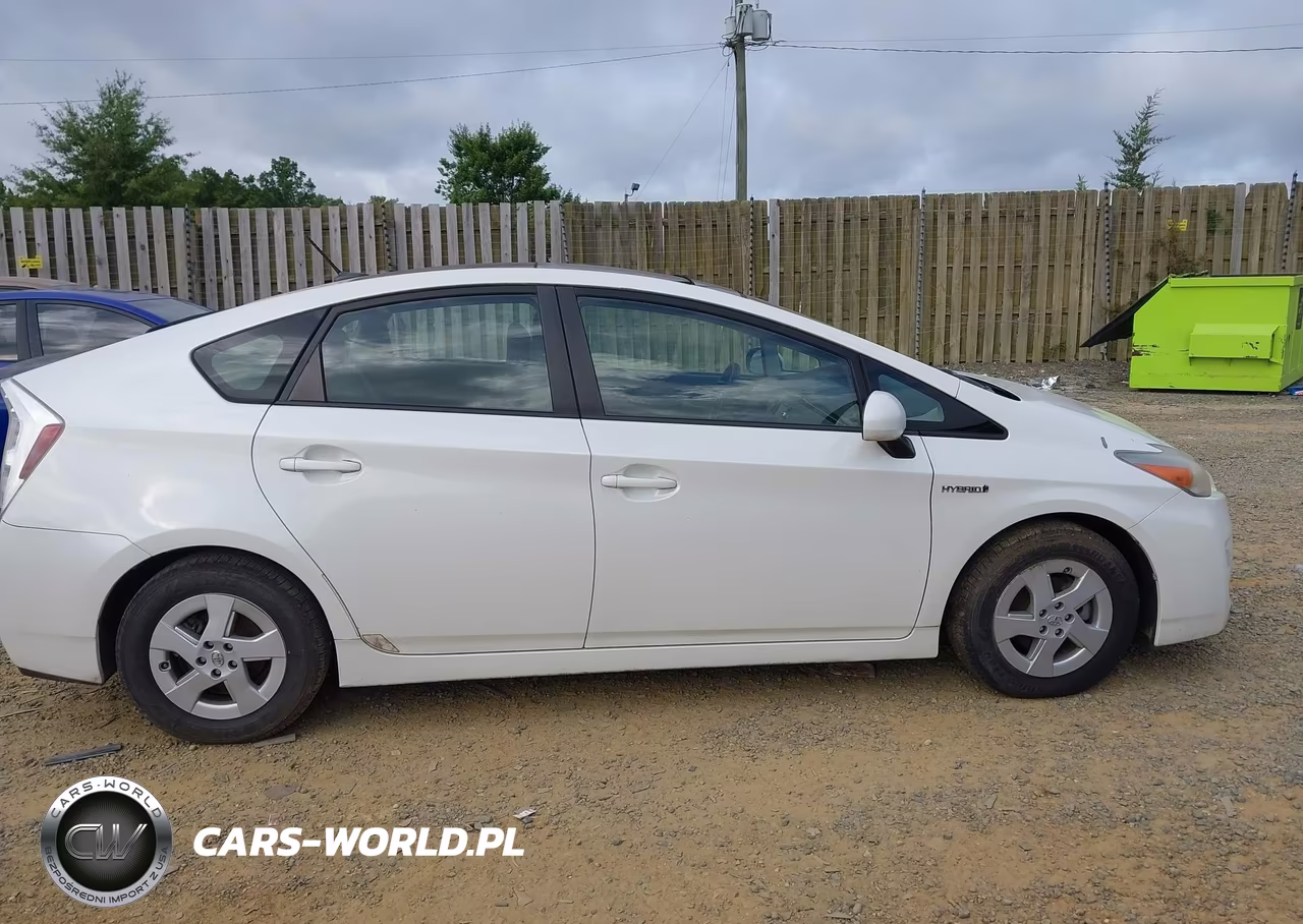 2011 Toyota Prius Three VIN:JTDKN3DU2B5342015 - 13