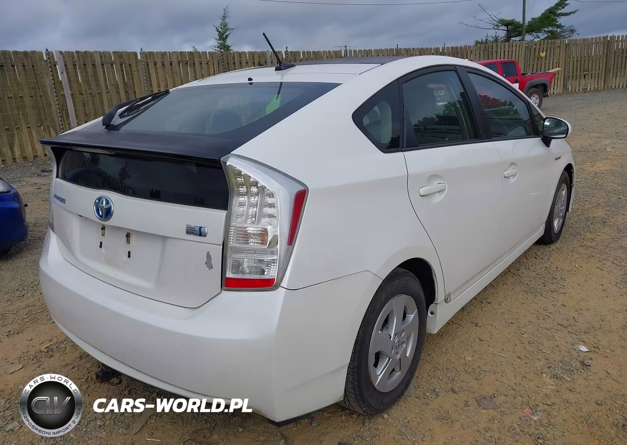 2011 Toyota Prius Three VIN:JTDKN3DU2B5342015 - 4