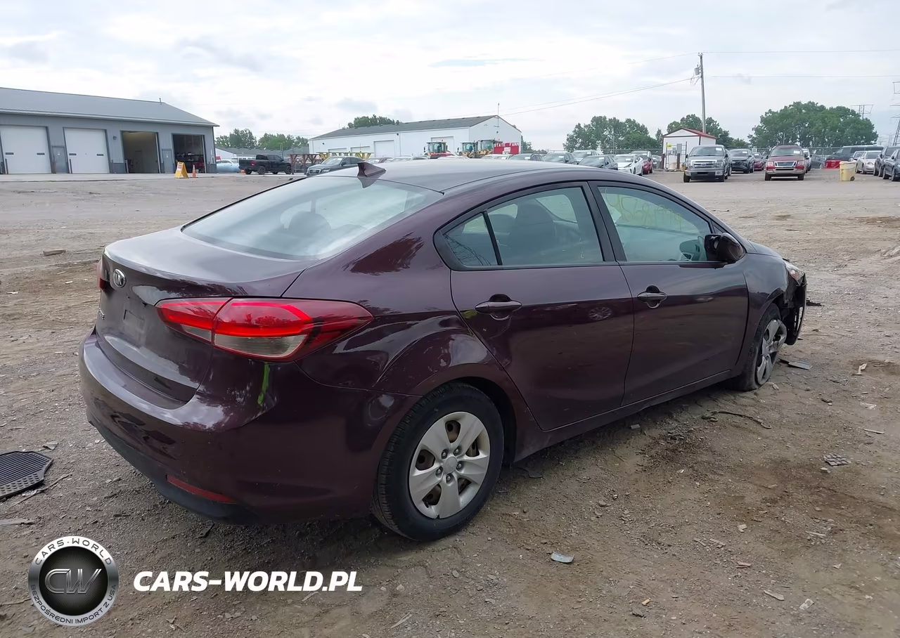 2018 Kia Forte Lx VIN:3KPFK4A76JE201823 - 4