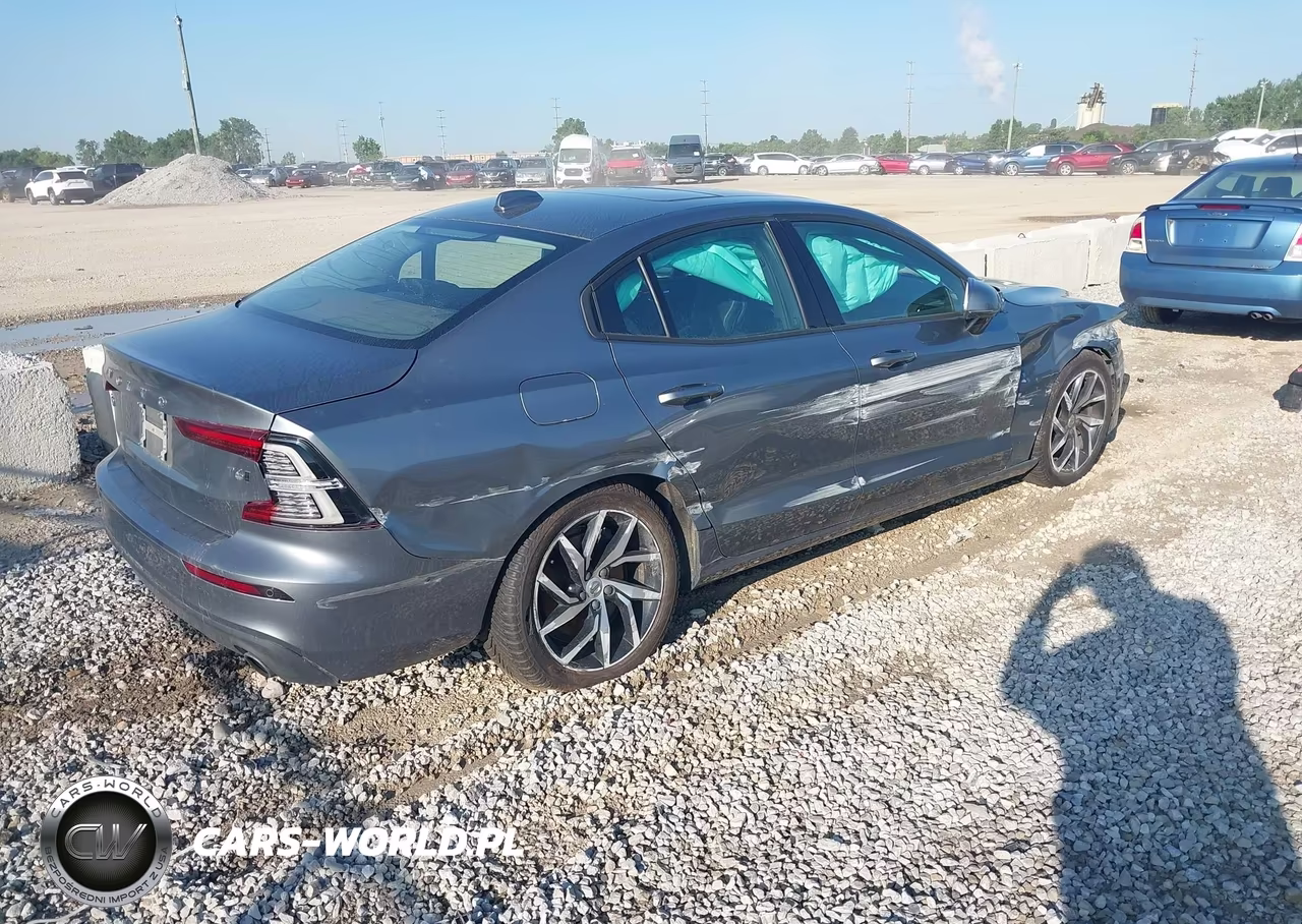 2019 Volvo S60 T6 Momentum VIN:7JRA22TK1KG010510 - 4